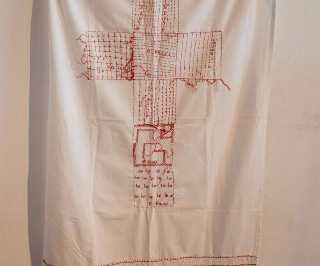 fabric shows a cross. Title: LiZA, Fil Rouge, 2023